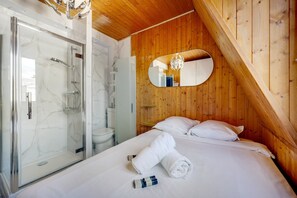 Suihku, hiustenkuivaaja, pyyhkeet