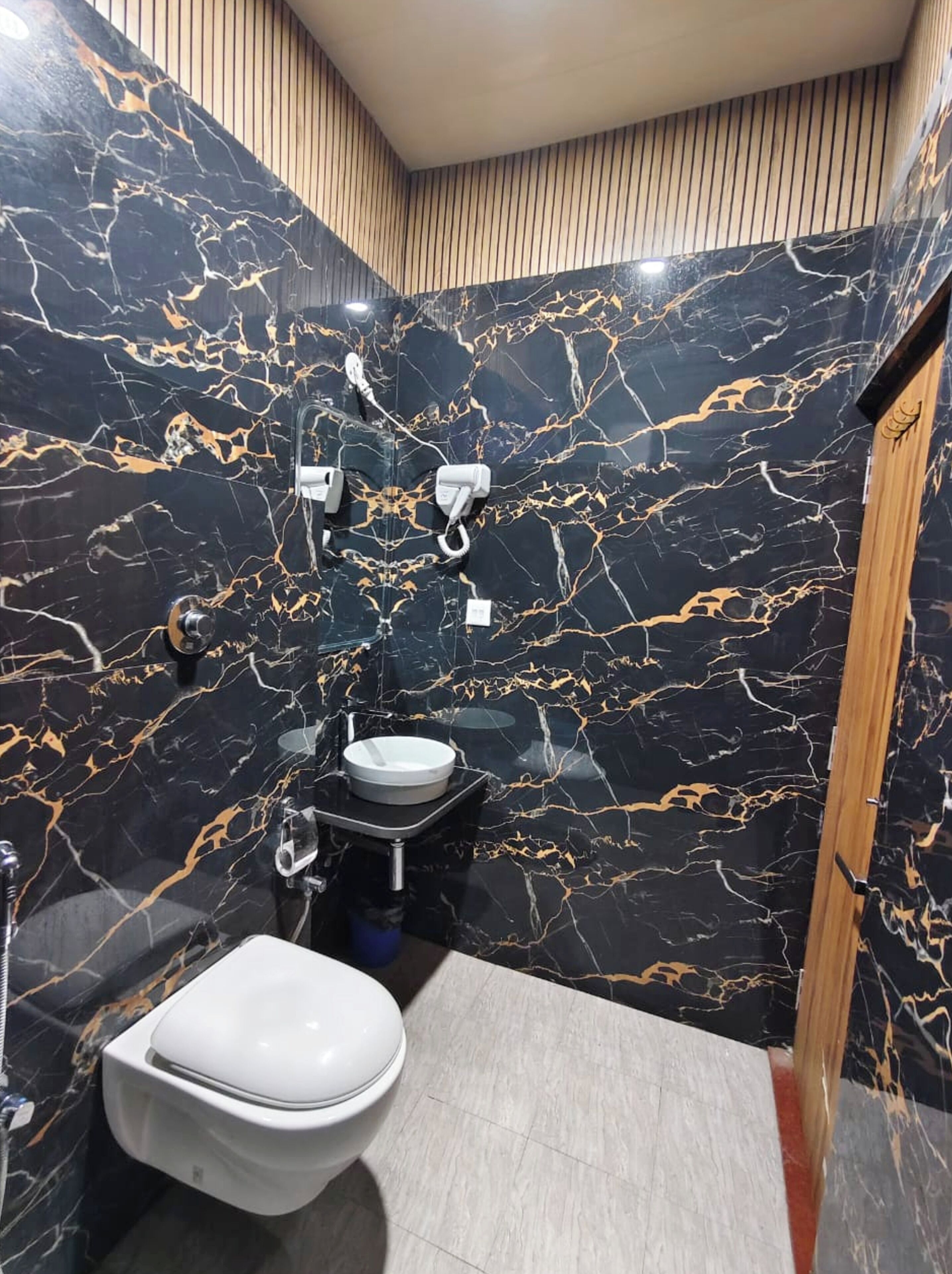 Standard Double Room, Air conditioning | Bathroom | Shower, rainfall showerhead, bidet, towels