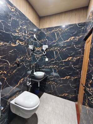 Standard Double Room, Air conditioning | Bathroom | Shower, rainfall showerhead, bidet, towels