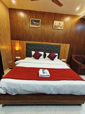 เครื่องนอนป้องกันสารก่อภูมิแพ้, โต๊ะทำงาน, ห้องเก็บเสียง, Wi-Fi ฟรี