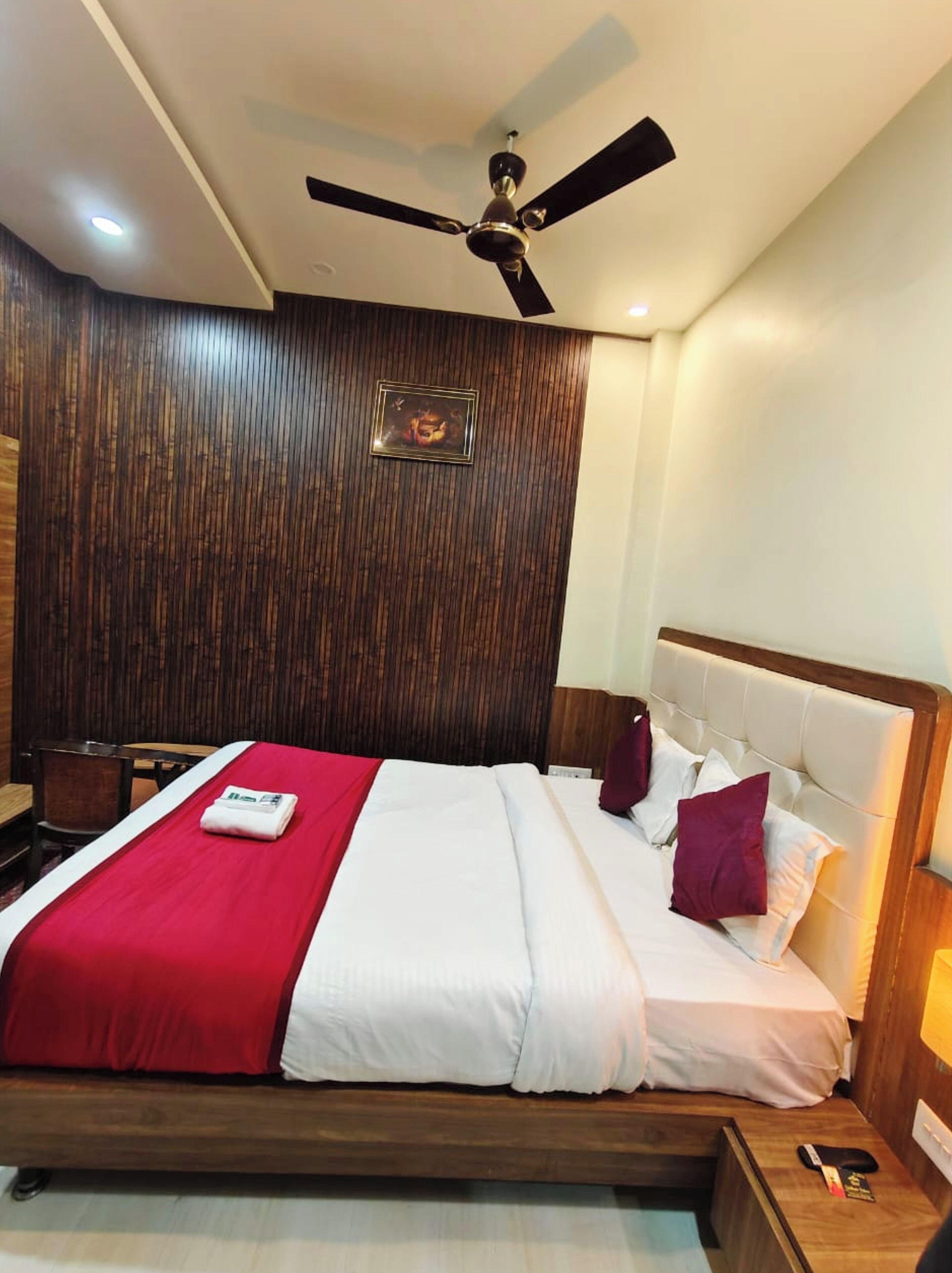 Premium Double Room, Air conditioning | Hypo-allergenic bedding, desk, soundproofing, free WiFi