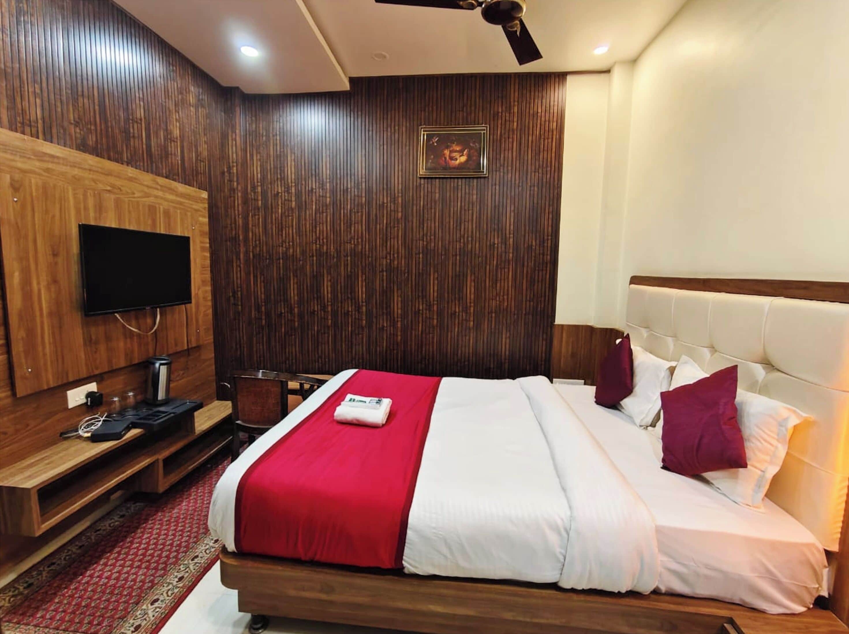 Ropa de cama hipoalergénica, escritorio y sistema de insonorización 