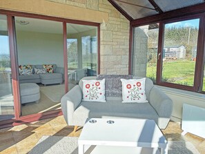 TV, fireplace - 3 bedroom accommodation in Edderton (Edderton)
