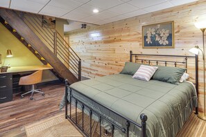 1 habitación, escritorio, tabla de planchar con plancha y internet 