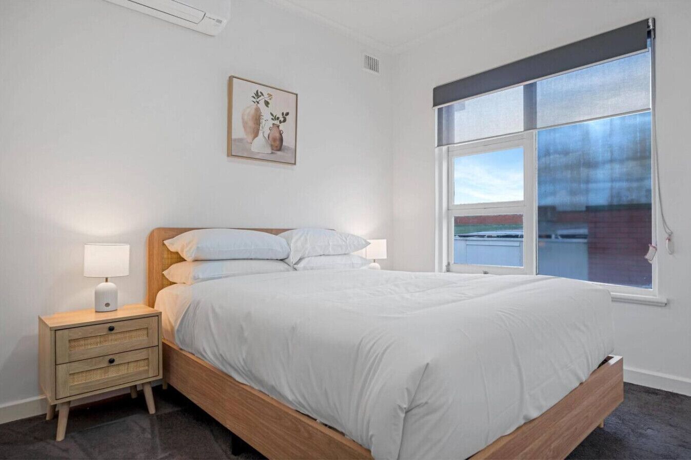 3 bedrooms, desk, WiFi, bed sheets