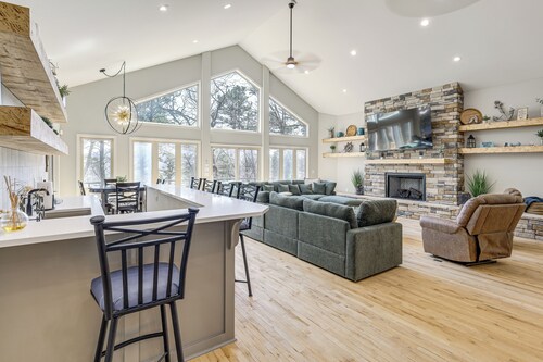 Hot Tub & Games Galore! Greers Ferry Lake Home