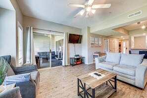 TV - Family Friendly! Golf-Front Haven in Cherry Grove (North Myrtle Beach)
