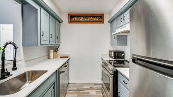 Fridge, microwave, stovetop, dishwasher