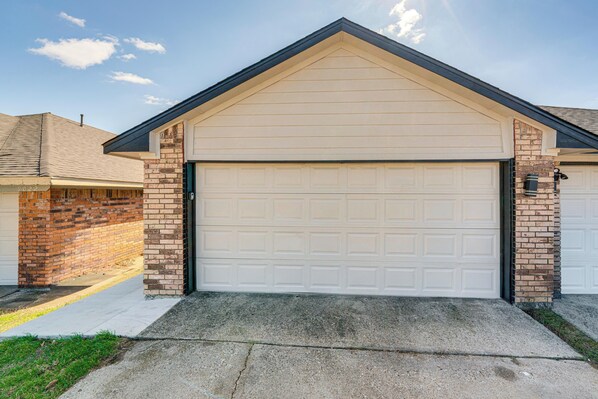 Exterior - Explore the City w/ Ease! Quiet East Dallas Base (Dallas)