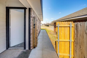 Exterior detail - Explore the City w/ Ease! Quiet East Dallas Base (Dallas)