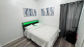 2 makuuhuonetta, silitysrauta/-lauta, Wi-Fi, vuodevaatteet