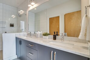 Hair dryer, towels - Pet-Friendly Nashville Townhome w/ Rooftop Deck! (Nashville)