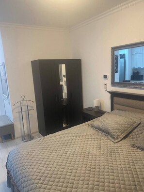 1 bedroom, iron/ironing board, internet, bed sheets