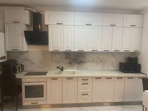 Private kitchen - Platinium house one (Rosu)