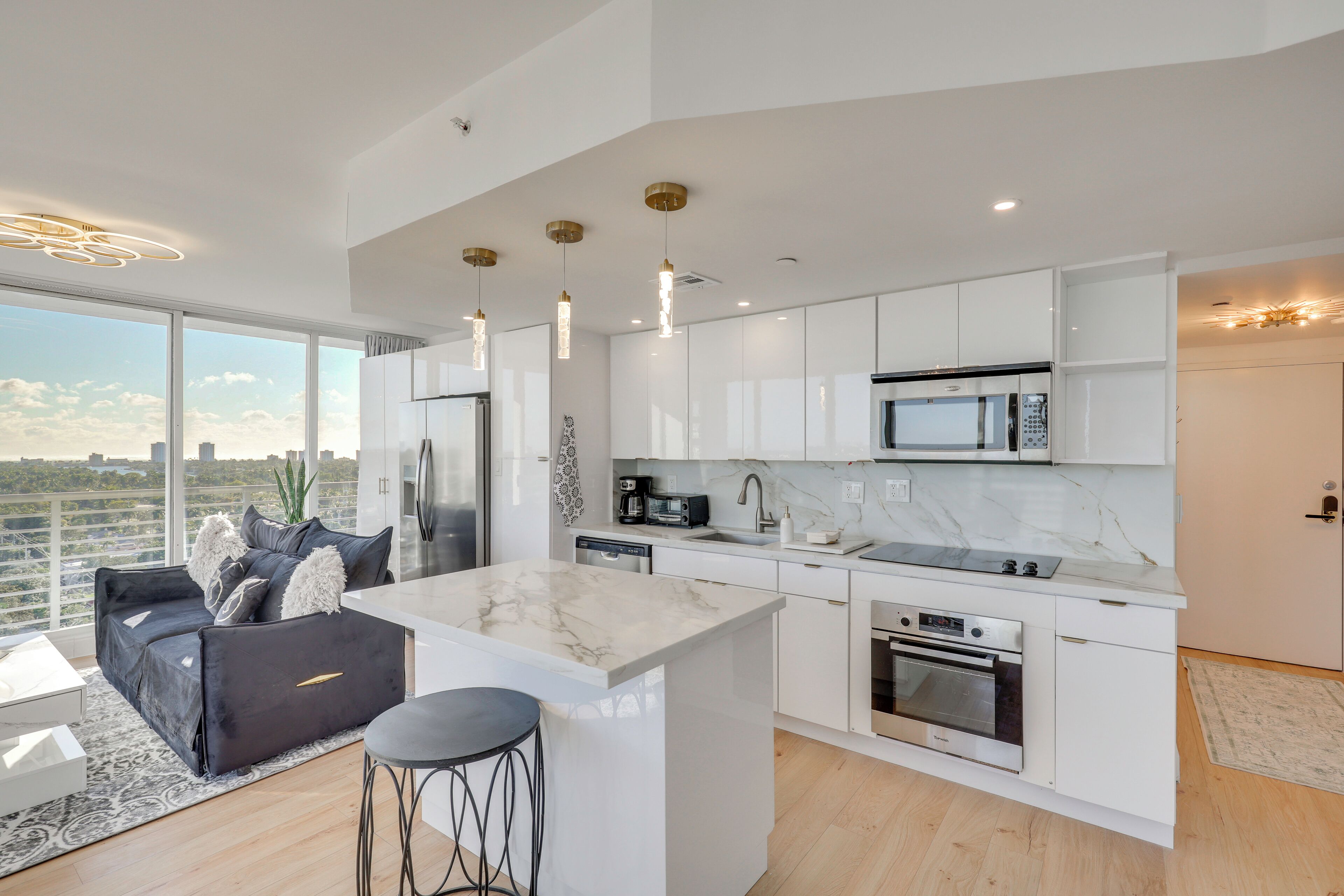 Fridge, microwave, stovetop, dishwasher