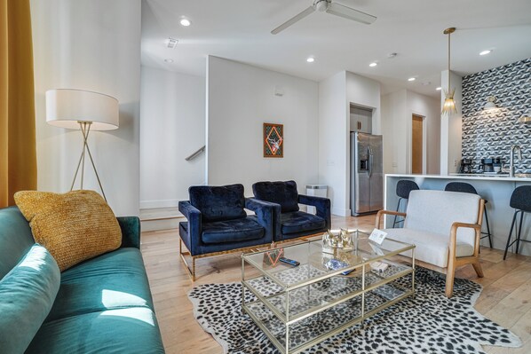 Unclassified image, 1 of 29, button