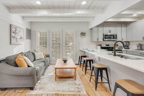 Fridge, microwave, stovetop, dishwasher - Beach Access & Fire Pit! Potomac River Retreat (Montross)