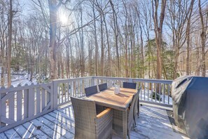 Outdoor dining - Beach Access & Fire Pit! Potomac River Retreat (Montross)
