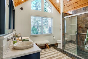 Hair dryer, towels - Game Room & Hot Tub! Dog-Friendly Arnold Retreat (Arnold)