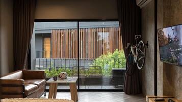 Rider King with Balcony | Interior