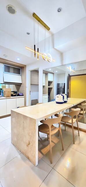 Căn hộ, 2 phòng ngủ, quang cảnh thành phố | Bếp riêng | Tủ lạnh, lò vi sóng, bếp nấu, nồi cơm 