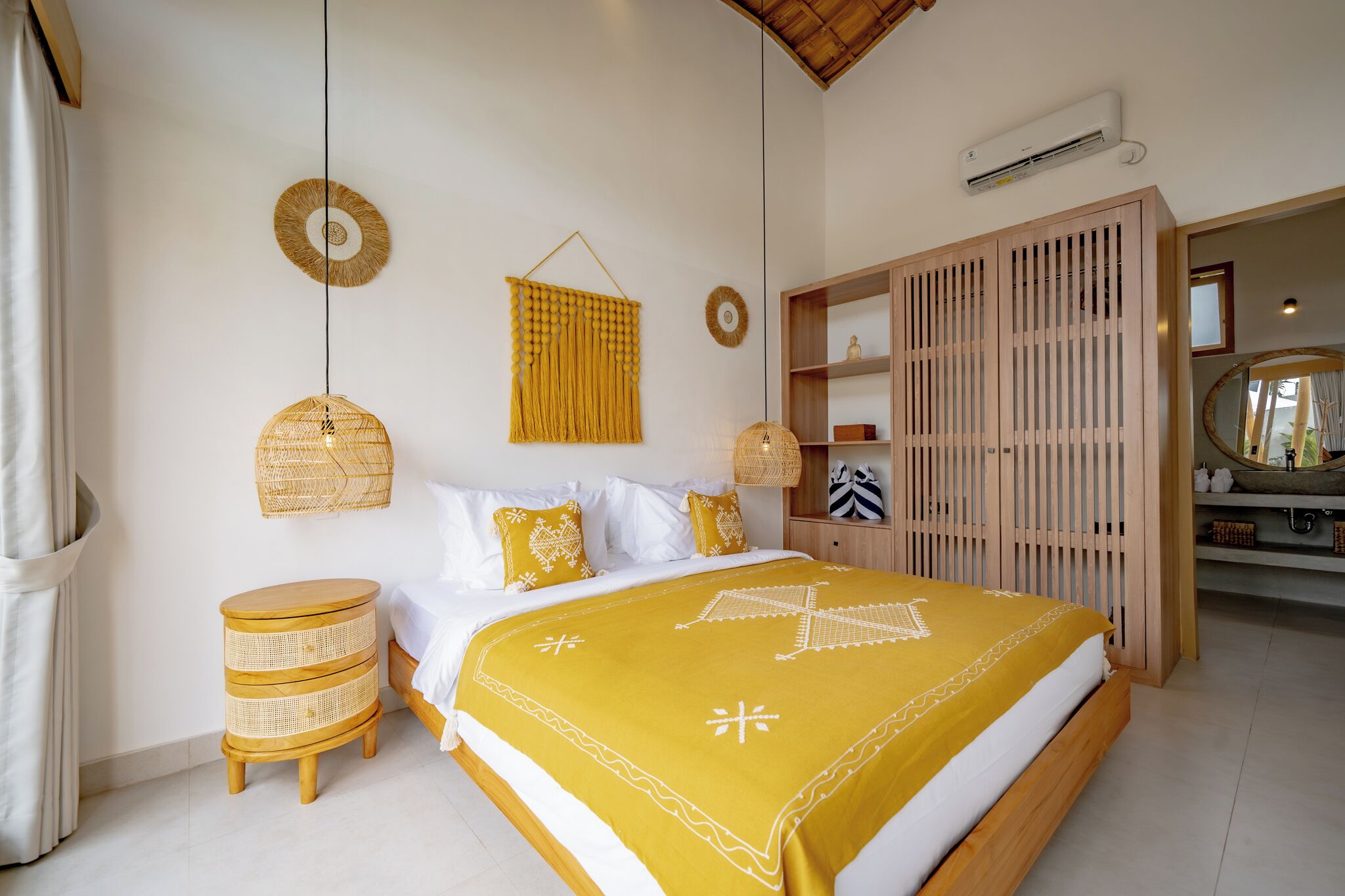 Huvila, 2 makuuhuonetta, yksityinen uima-allas, näköala uima-altaalle | Tallelokero huoneessa, pimennysverhot, silitysrauta/-lauta