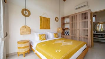 Huvila, 2 makuuhuonetta, yksityinen uima-allas, nÀköala uima-altaalle | Tallelokero huoneessa, pimennysverhot, silitysrauta/-lauta