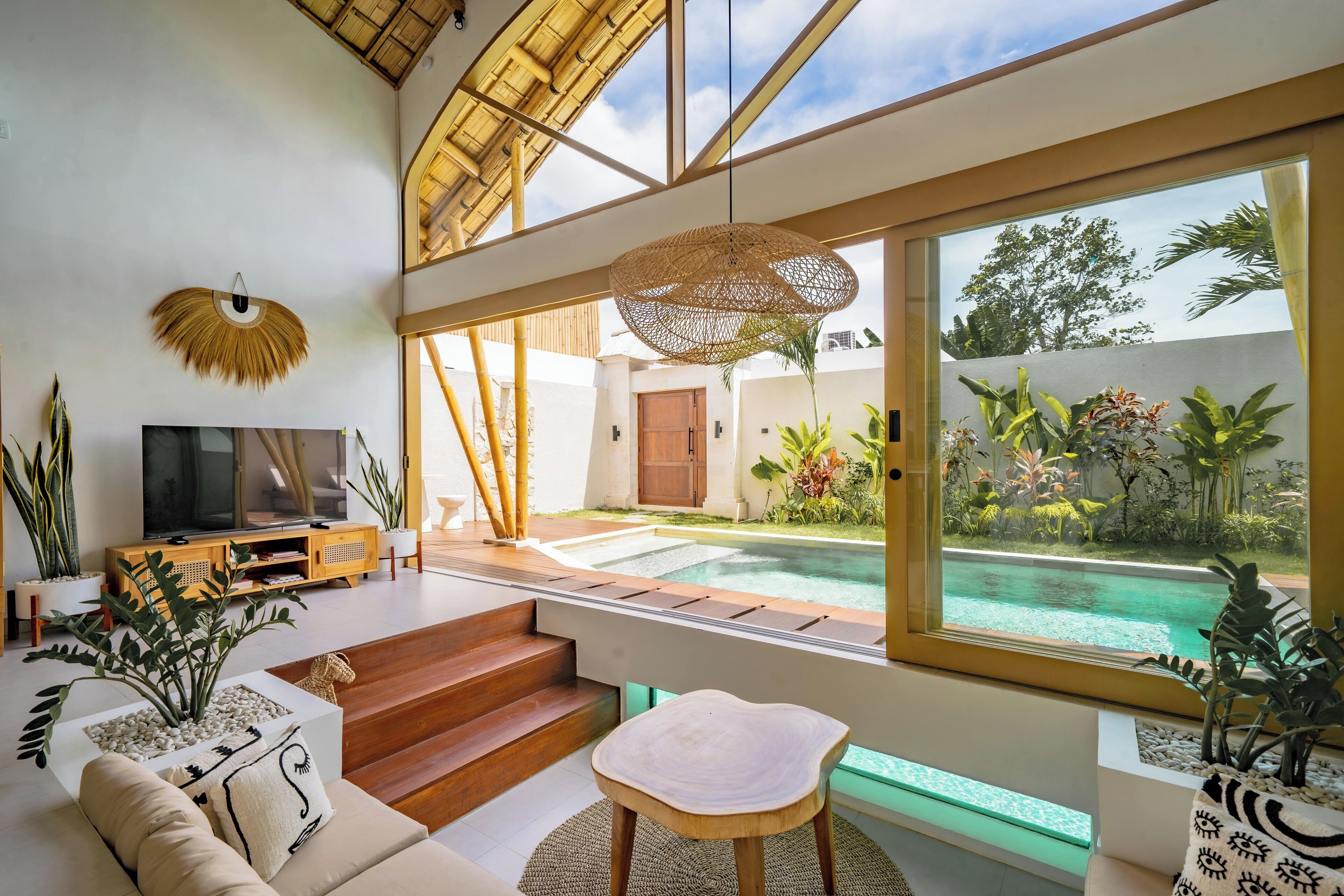 Huvila, 2 makuuhuonetta, yksityinen uima-allas, näköala uima-altaalle | Oleskelualue | 55–tuumainen äly-TV, jossa digitaalikanavat