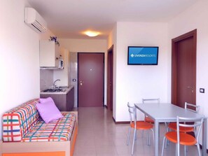 Interior - Holiday apartment with air conditioning, balcony and pool (Bibione)