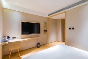 In-room safe, laptop workspace, blackout curtains, soundproofing - Winners Classic Hotel Beijing (Beijing)