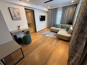 Luxury Suite | Living area