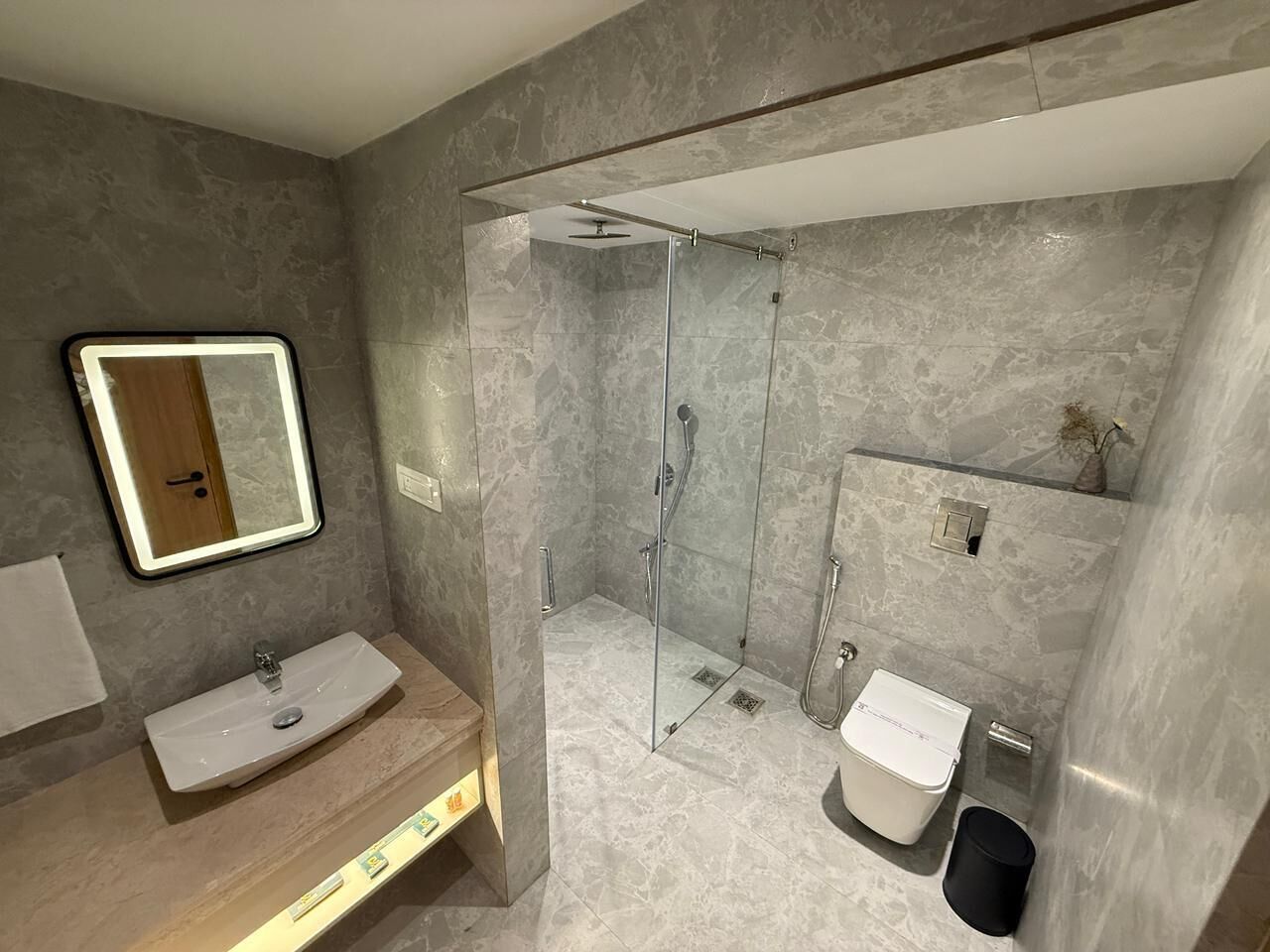Executive Double Room | Bathroom | Towels, soap, shampoo, toilet paper
