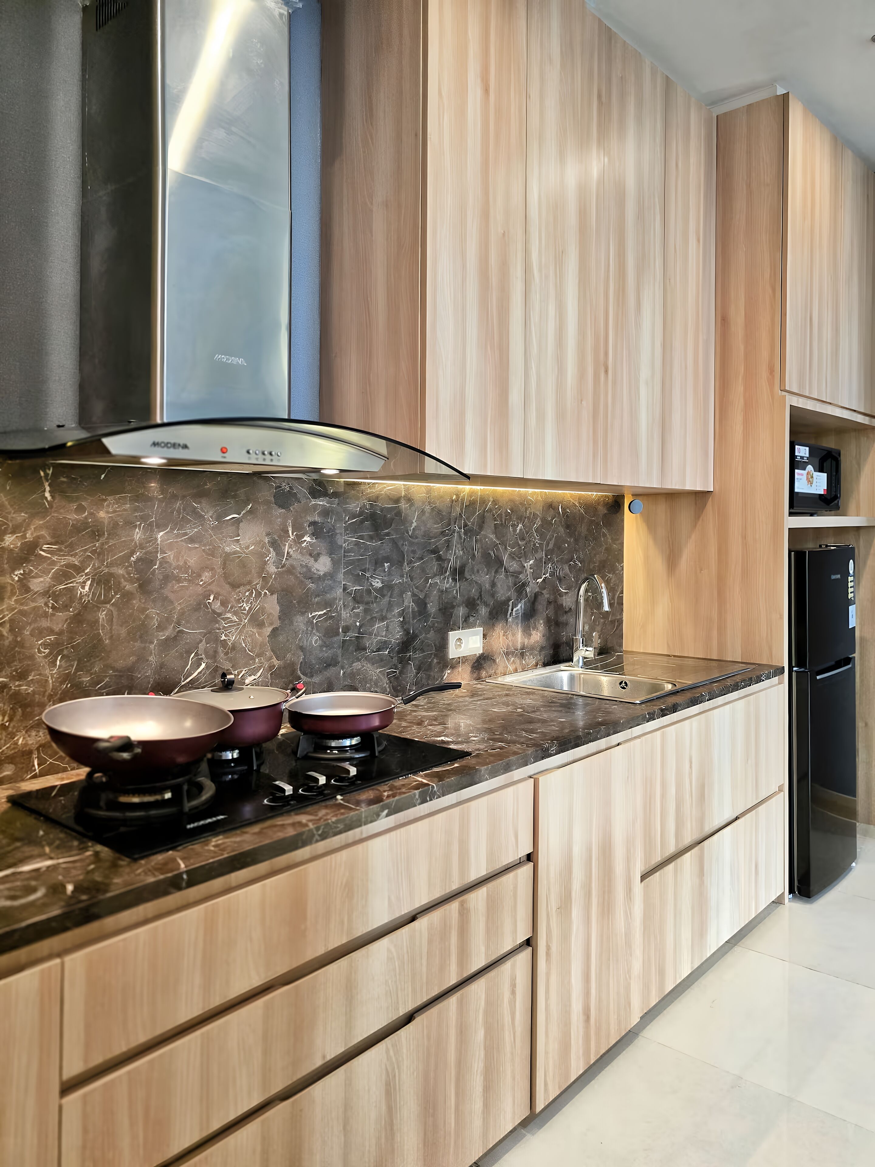 Fridge, microwave, stovetop, cookware/dishes/utensils