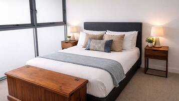 2 bedrooms, desk, iron/ironing board, WiFi