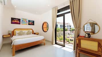 Deluxe Double Room Single Use, 1 Queen Bed, Partial Lake View | Premium bedding, down comforters, Select Comfort beds, desk