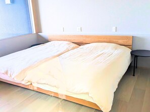 Fer et planche Ă repasser, lit parapluie, Wi-Fi, draps fournis