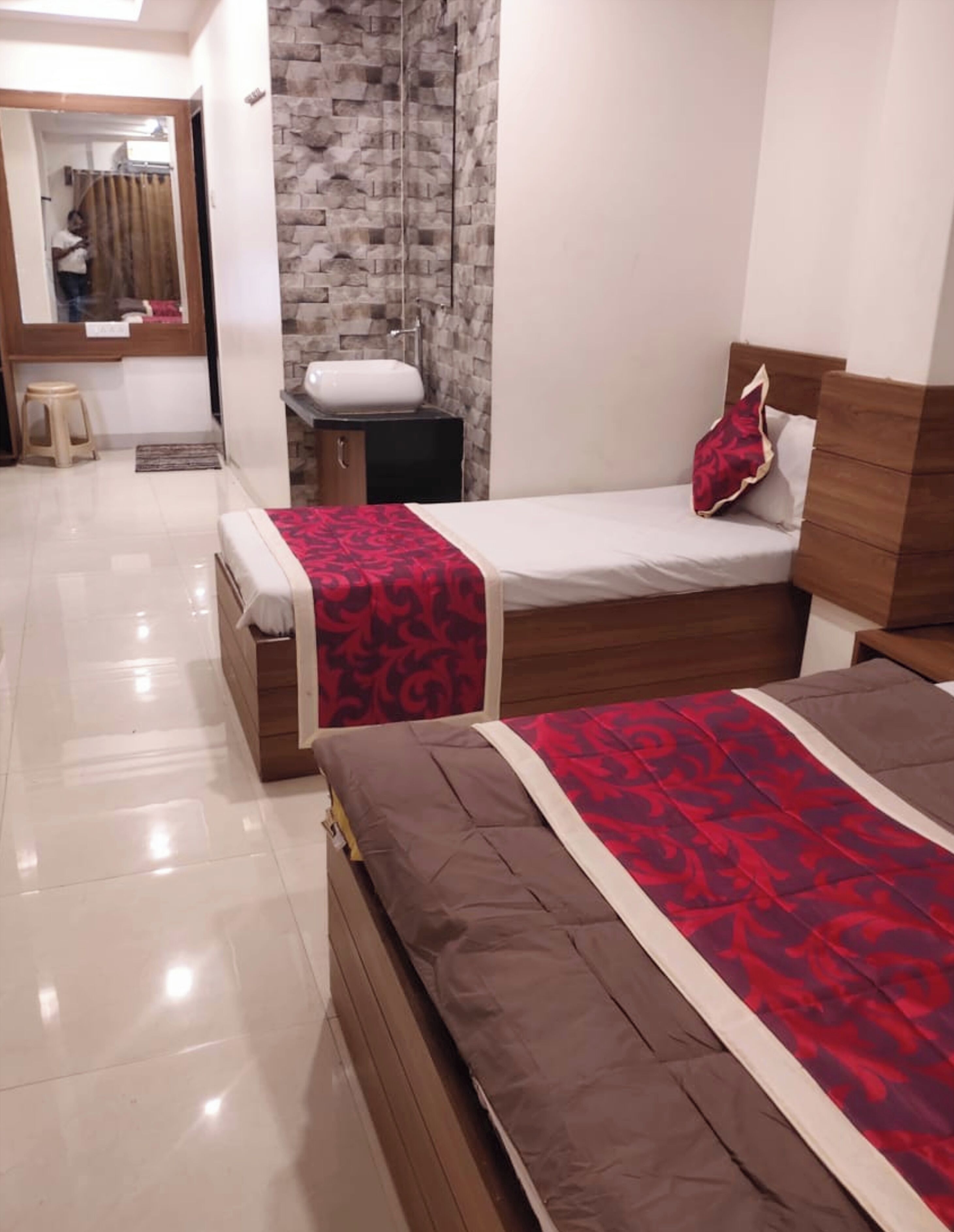 Familie-dobbeltværelse - aircondition | Allergivenligt sengetøj, skrivebord, lydisolering, gratis Wi-Fi