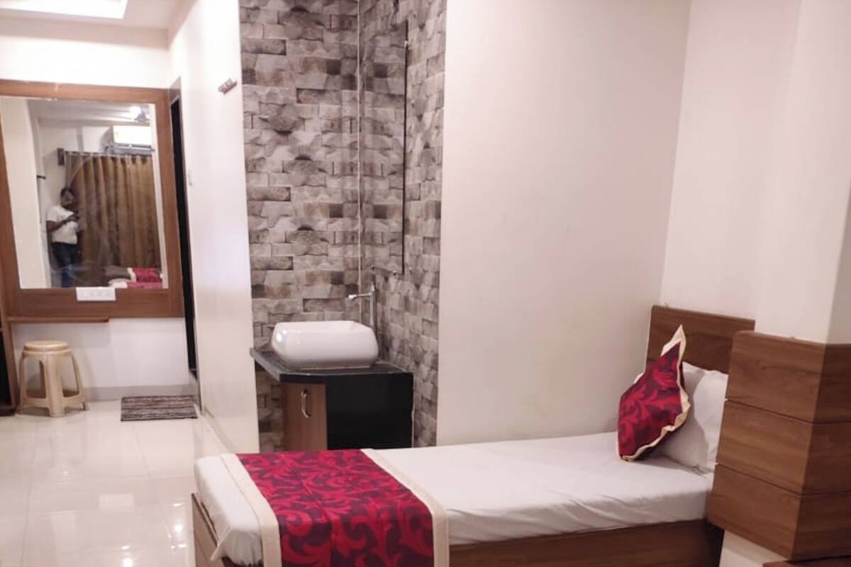 Familie-dobbeltværelse - aircondition | Allergivenligt sengetøj, skrivebord, lydisolering, gratis Wi-Fi