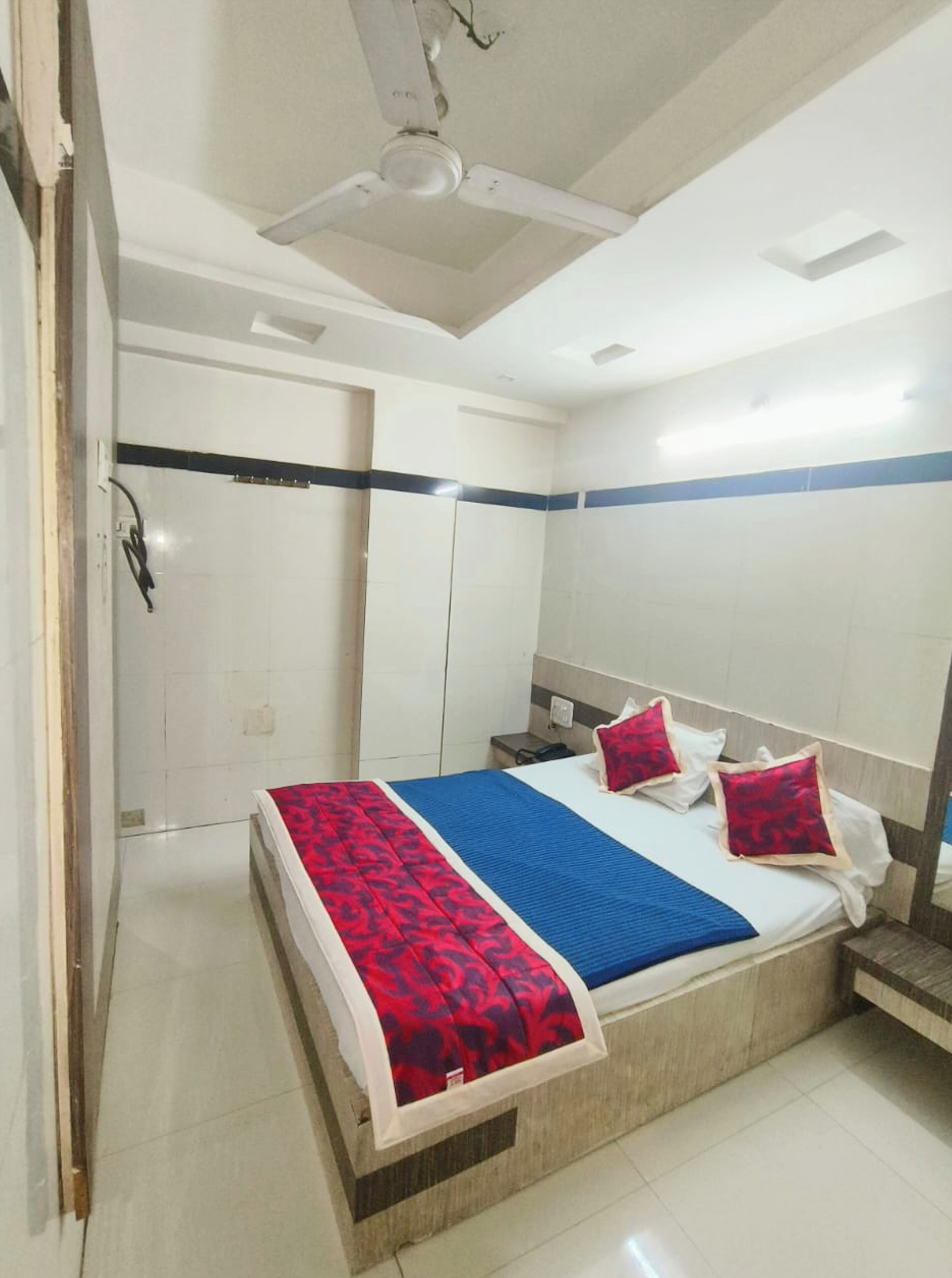 Dobbeltrom – deluxe, aircondition | Allergitestet sengetøy, skrivebord, lydisolert og wi-fi (inkludert)