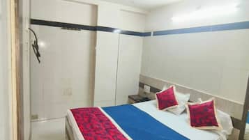 Dobbeltrom – deluxe, aircondition | Allergitestet sengetøy, skrivebord, lydisolert og wi-fi (inkludert)