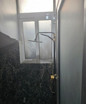 Handtücher, Seife, Toilettenpapier