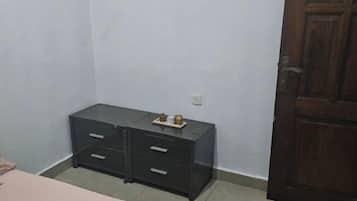 2 bedrooms, iron/ironing board, Internet, bed sheets