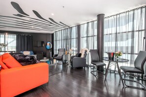 Living area - Sea view Apartment at water front CBD Free Parking (Auckland)