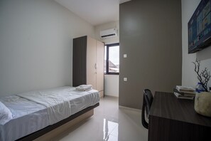 Superior Double Room | Desk, laptop workspace, free WiFi - Yael Exclusive by Sajeeva (Semarang)