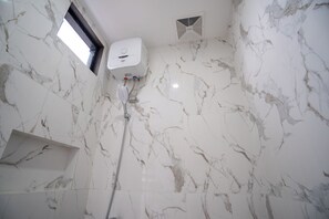 Bathroom - Yael Exclusive by Sajeeva (Semarang)