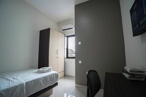 Chambre Standard double | Bureau, espace de travail pour ordinateurs portables