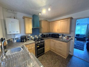 Fridge, microwave, dishwasher, toaster - use with Modern Comforts (Nottingham)