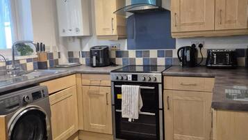 Frigorifero, microonde, lavastoviglie, tostapane