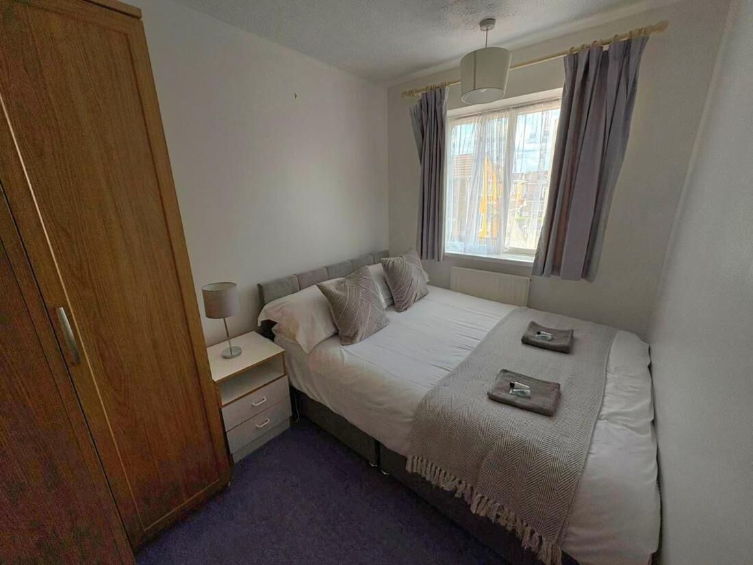 3 bedrooms, iron/ironing board, Internet, bed sheets