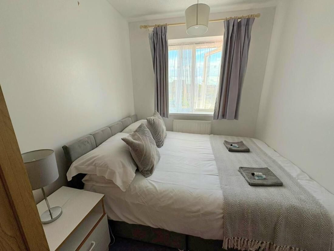 3 slaapkamers, een strijkplank/strijkijzer, internet, beddengoed